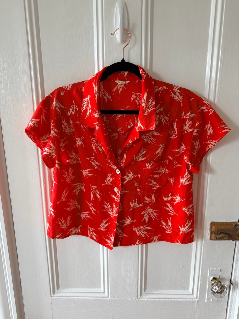 Hollister Red Short-Sleeve Button-Down Shirt with White Leaf Print